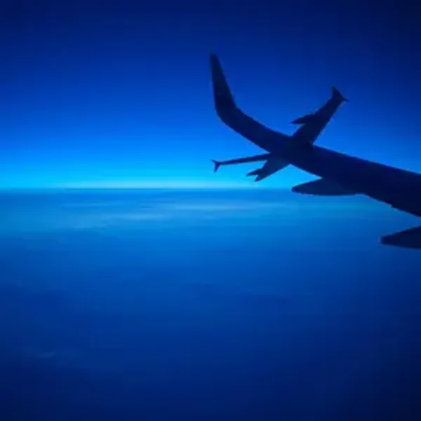 Anoiteceu Azul! Passagens aéreas em promoção a partir de R$ 62 ou 5 mil pontos o trecho mais taxas